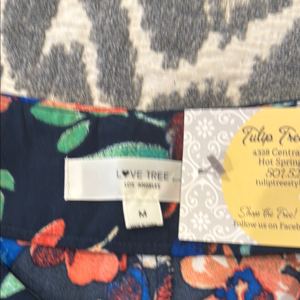 Floral Women's Shorts - Picture 2 of 6